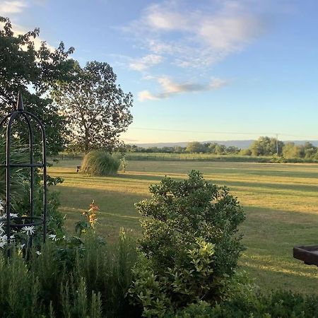 Cotswold Edge Guest Suite With Broadway Hill View Badsey Luaran gambar