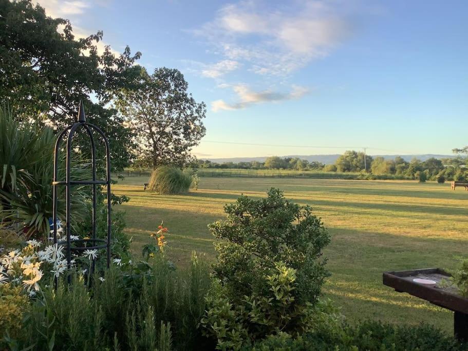 Cotswold Edge Guest Suite With Broadway Hill View Badsey Luaran gambar